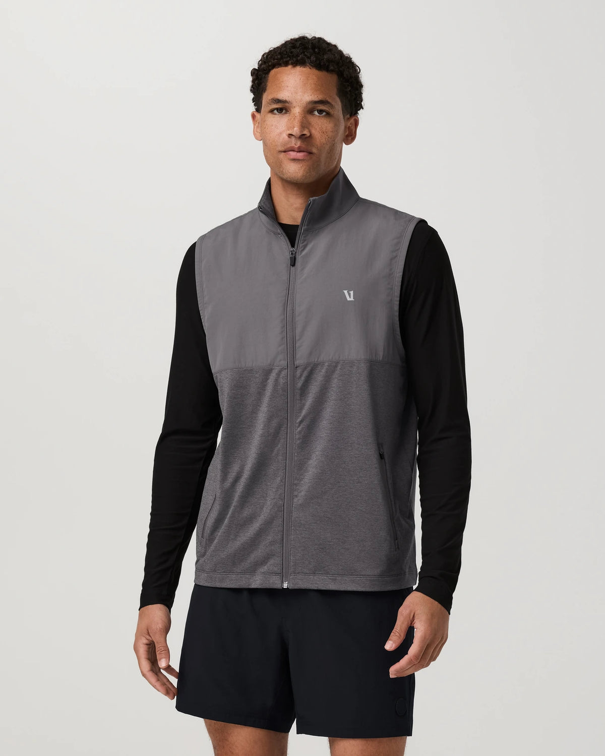 Vuori Sunday Element Vest Men’s in Gull Grey Heather – on model