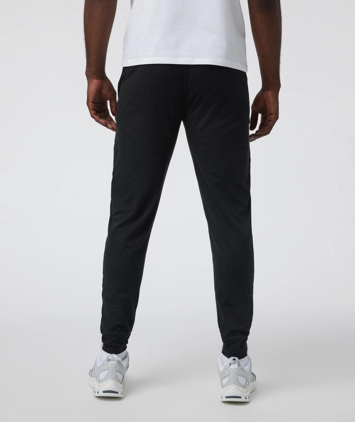 Vuori Ponto Performance Jogger 28" Men’s in Black Heather – on model