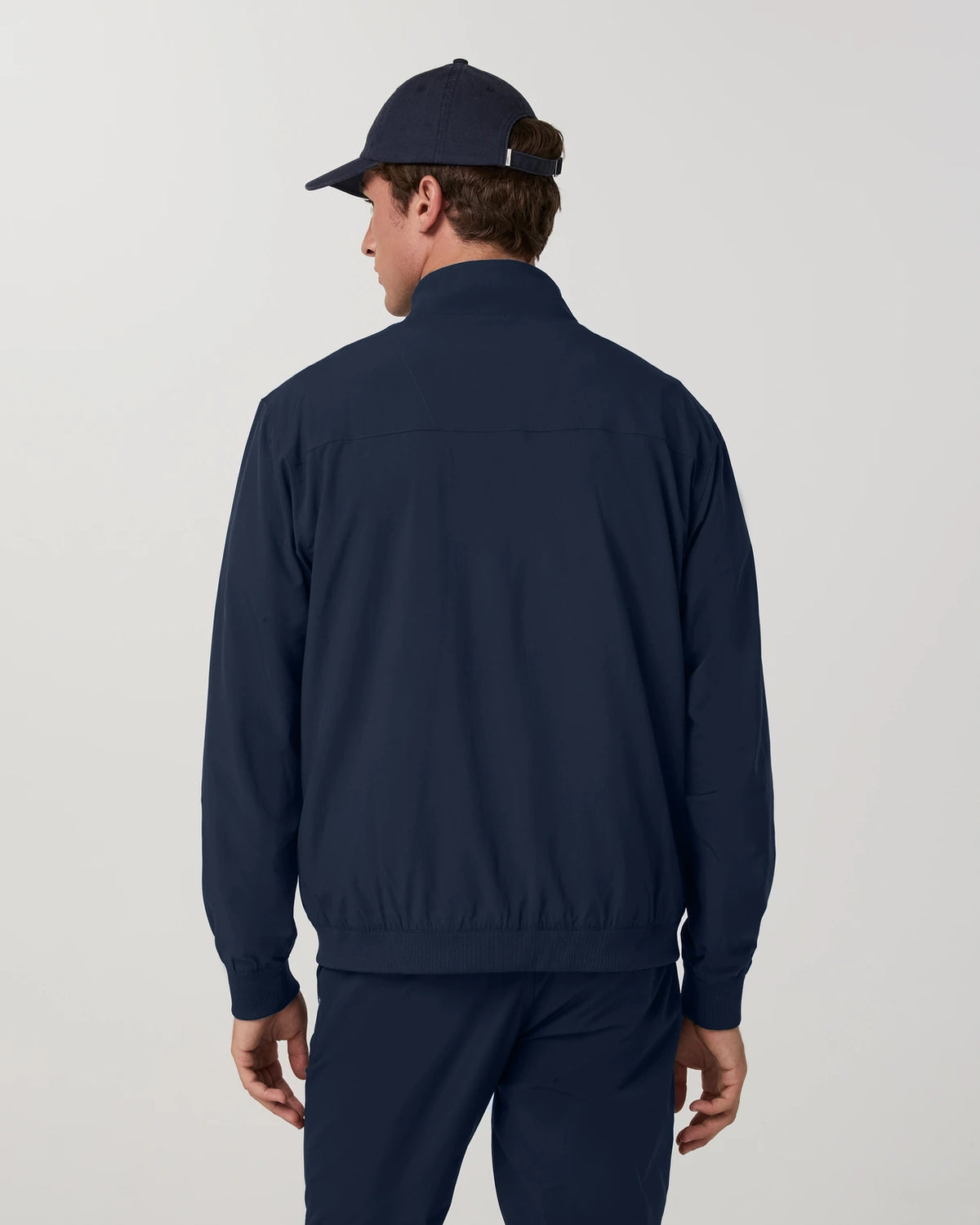 Vuori Venture 1/4 Zip Men’s in Ink Linen Texture – on model