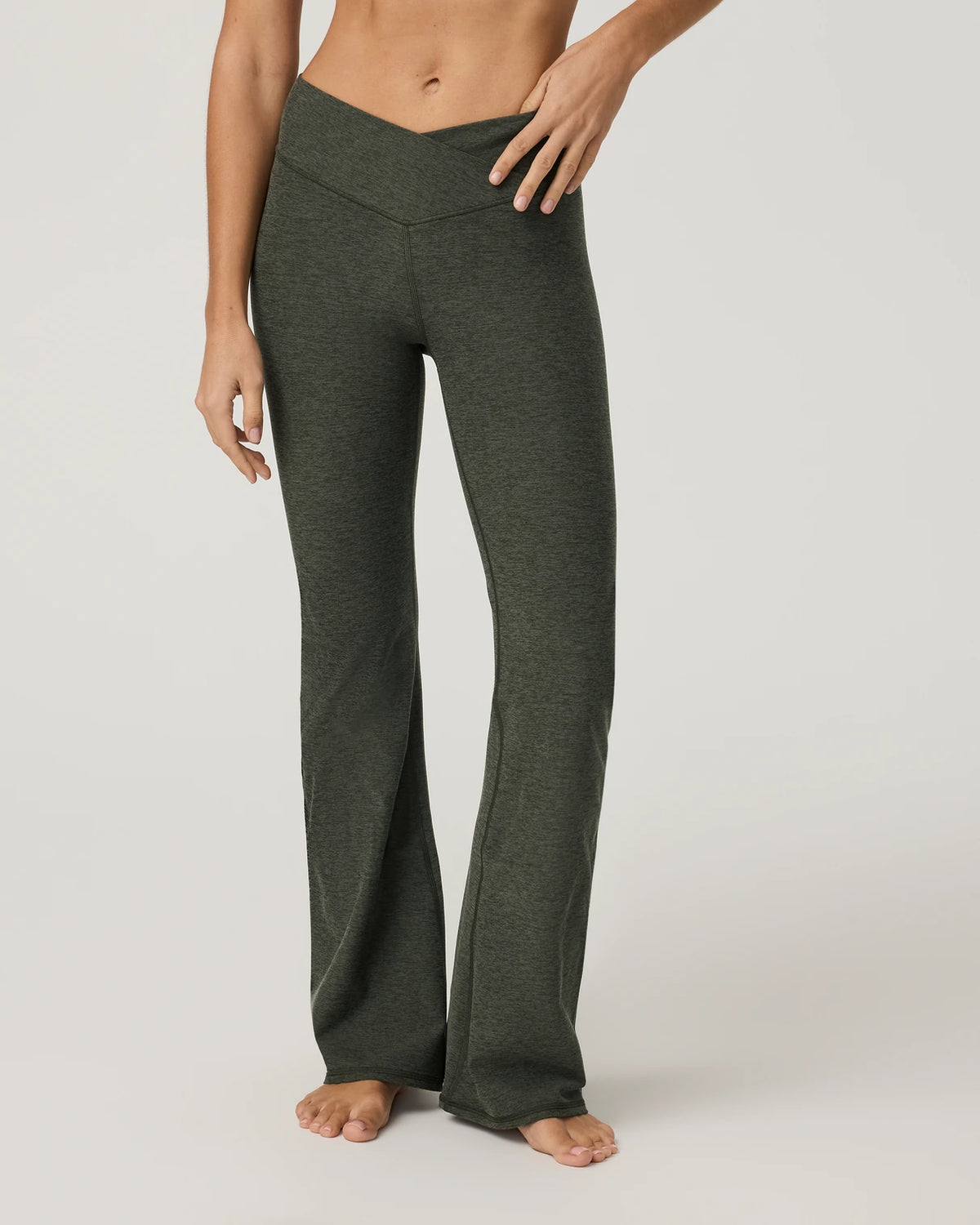 Vuori Elevation Rhythm Flare Women’s in Army Heather – on model