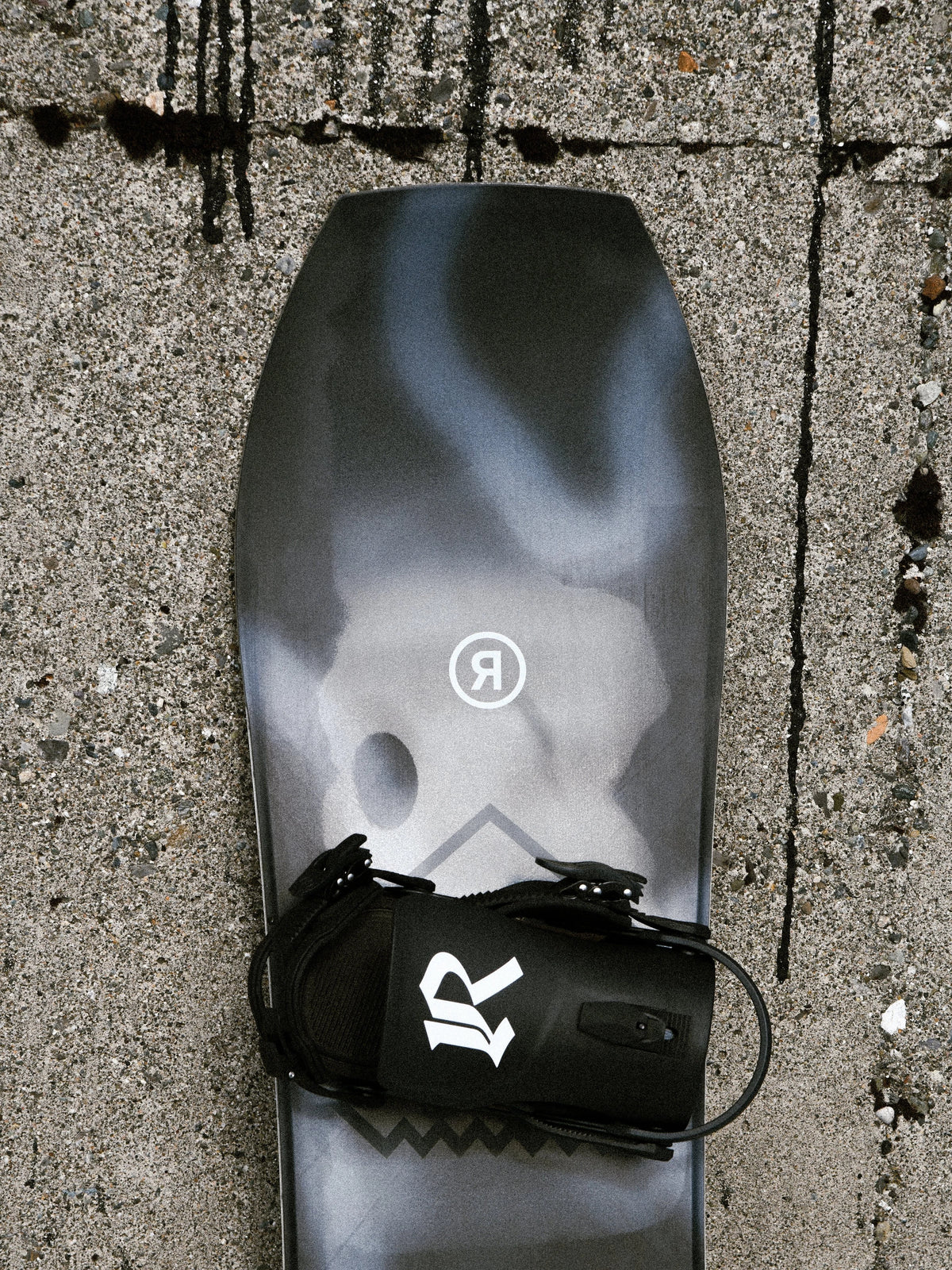 Ride Warpig Snowboard 2027 volume-shifted shape overhead view