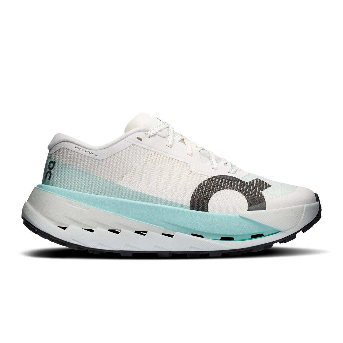 On Cloudultra Pro 1 Women's running shoe in Ivory / Celeste