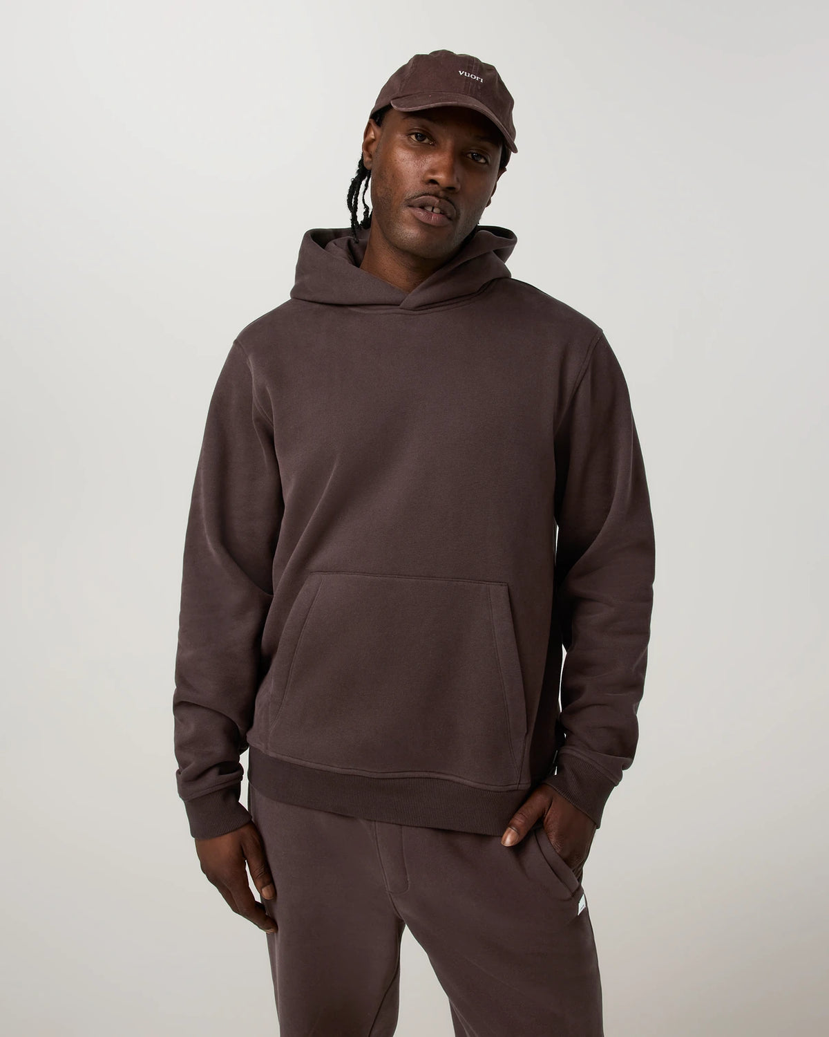 Vuori Seaside Pullover Hoodie 2.0 Men’s in French Roast – on model