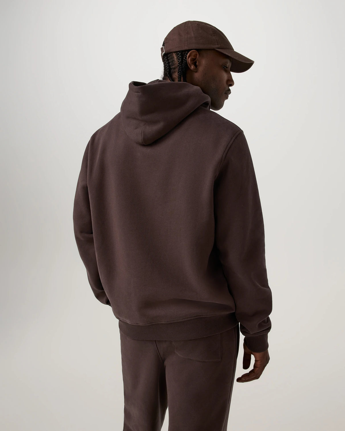 Vuori Seaside Pullover Hoodie 2.0 Men’s in French Roast – on model