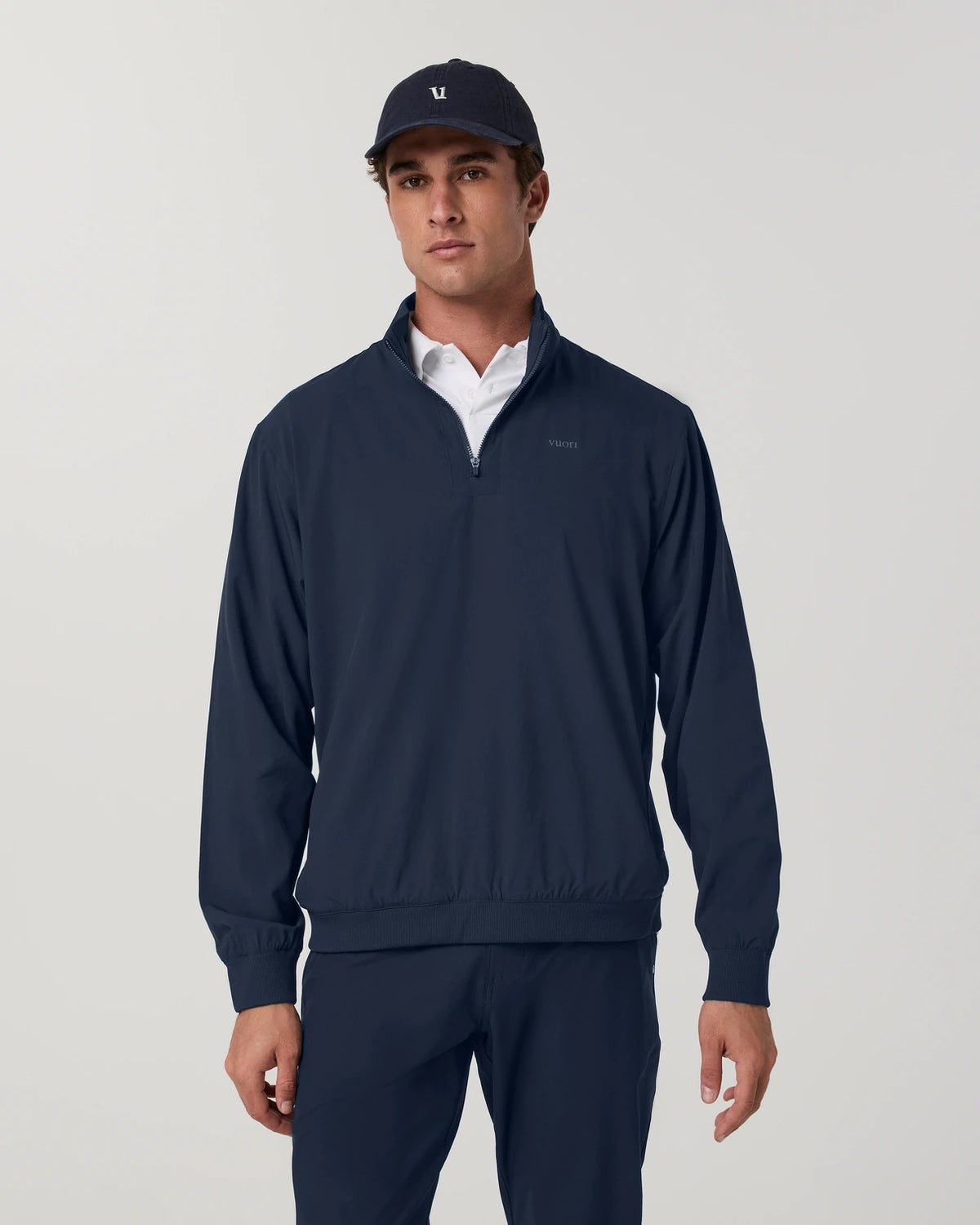 Vuori Venture 1/4 Zip Men’s in Ink Linen Texture – on model