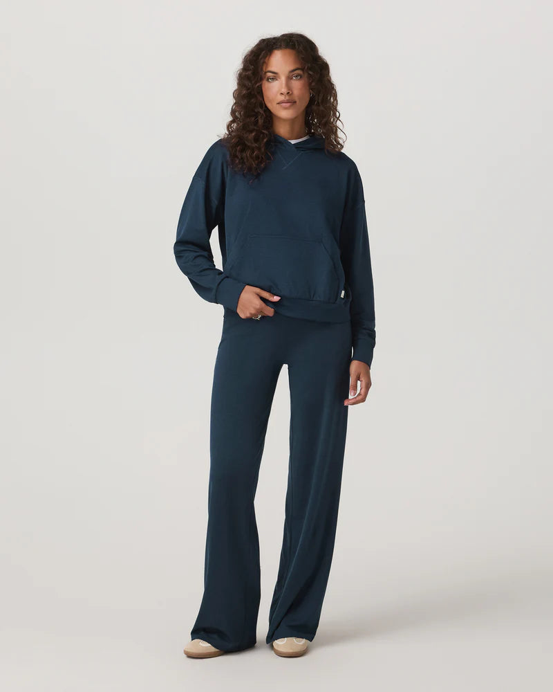 Vuori Halo Modern Pullover Hoodie – Women’s Lightweight Lifestyle Hoodie