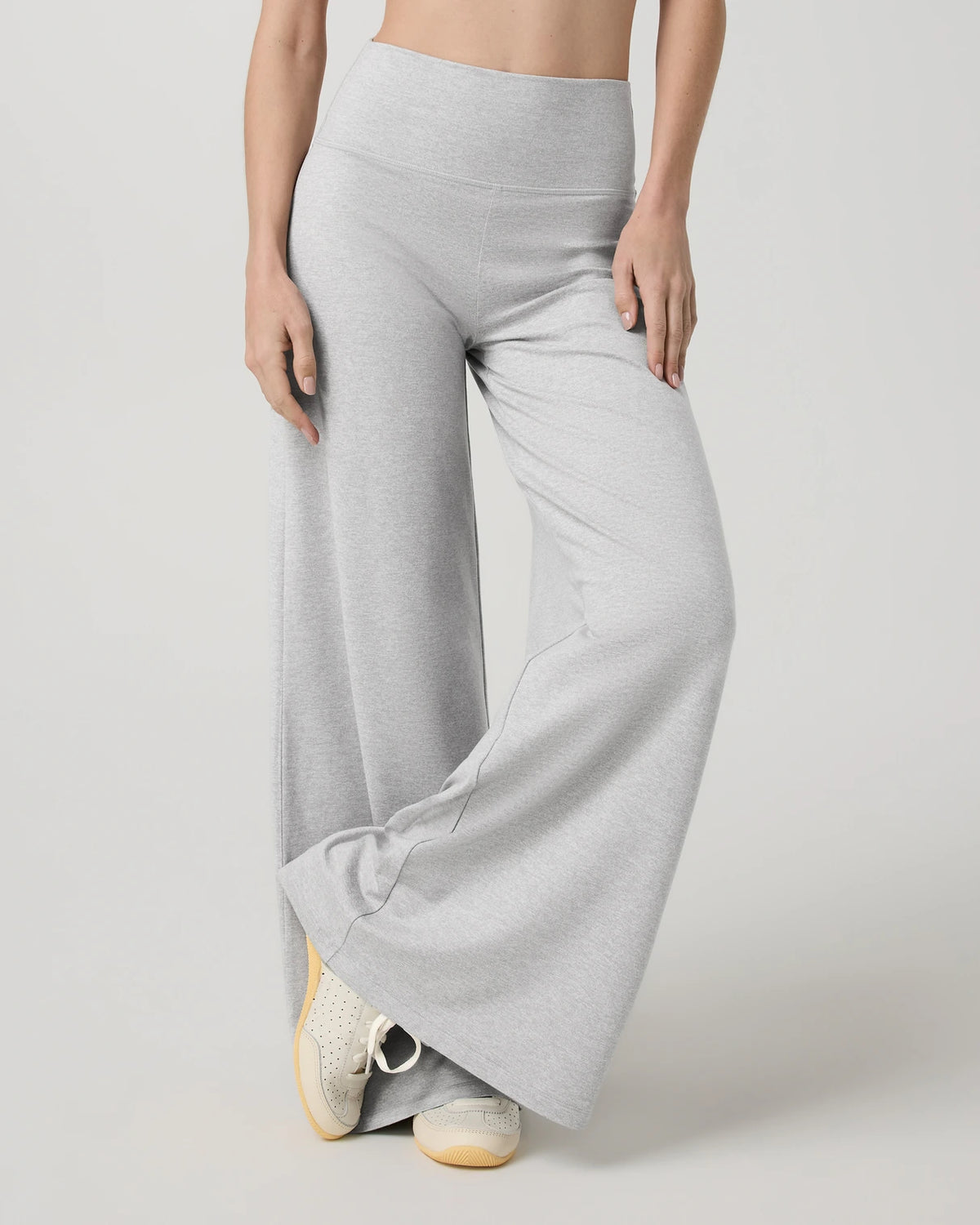 Vuori Halo Easy Wideleg Pant Women’s in Pale Grey Heather – on model