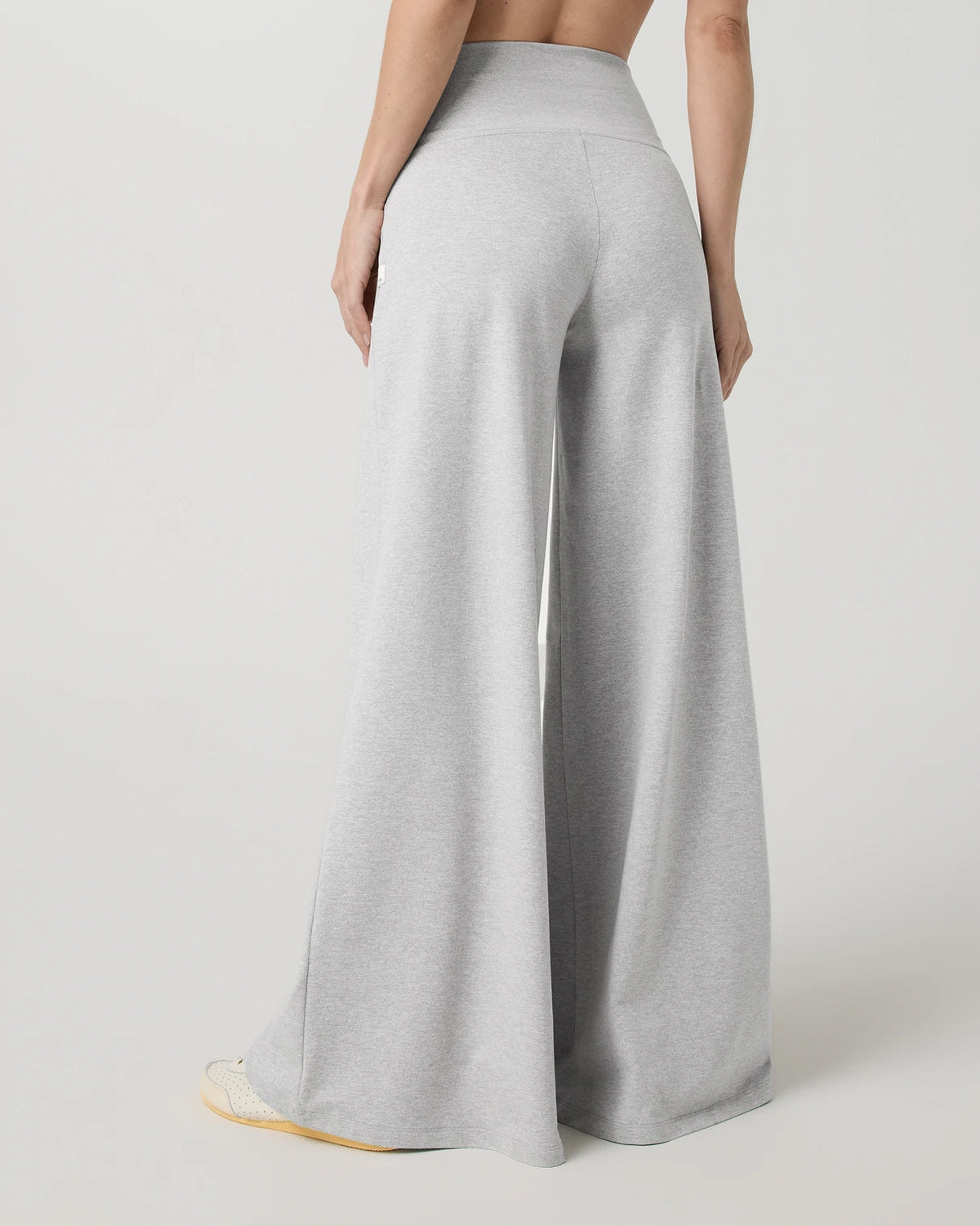 Vuori Halo Easy Wideleg Pant Women’s in Pale Grey Heather – on model
