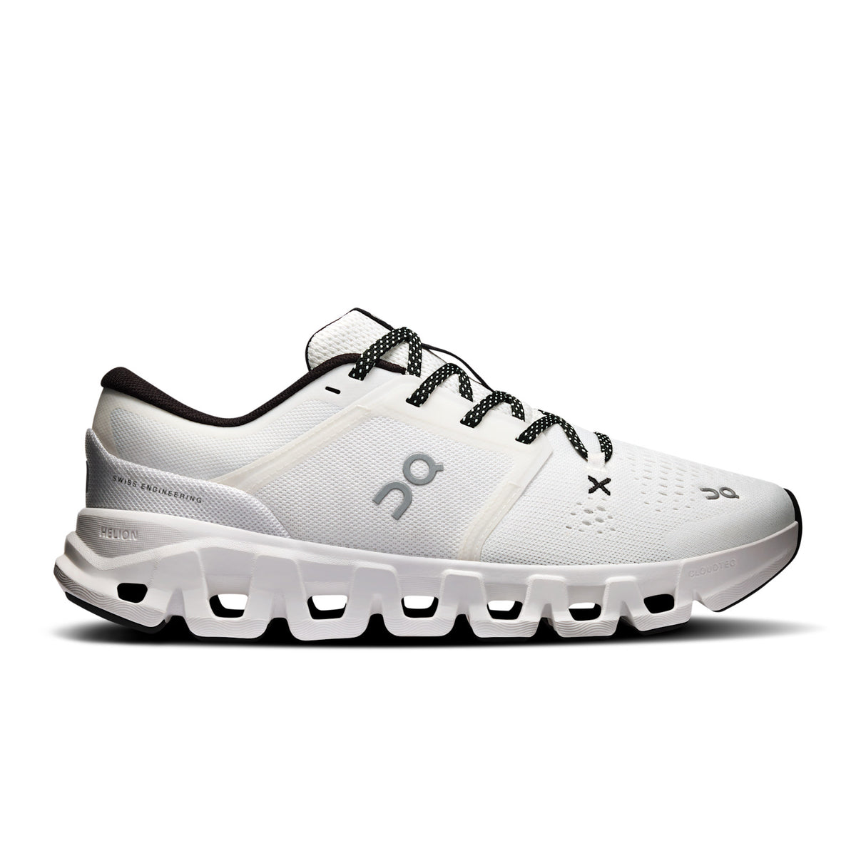 On Cloud X 5 Women's shoe in White / Black