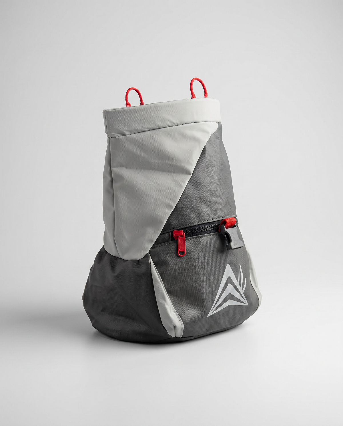 Rungne Performance chalk bucket, three-quarter angled view