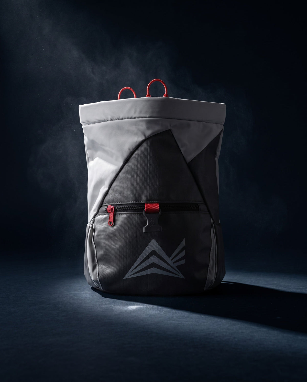 Rungne Performance chalk bucket on a dark background